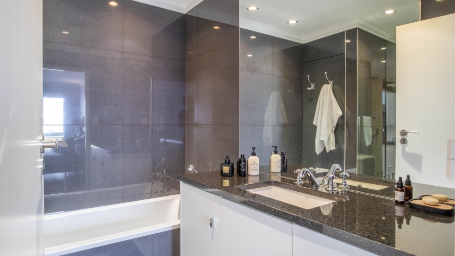 2 Bedroom Property for Sale in Sea Point Western Cape